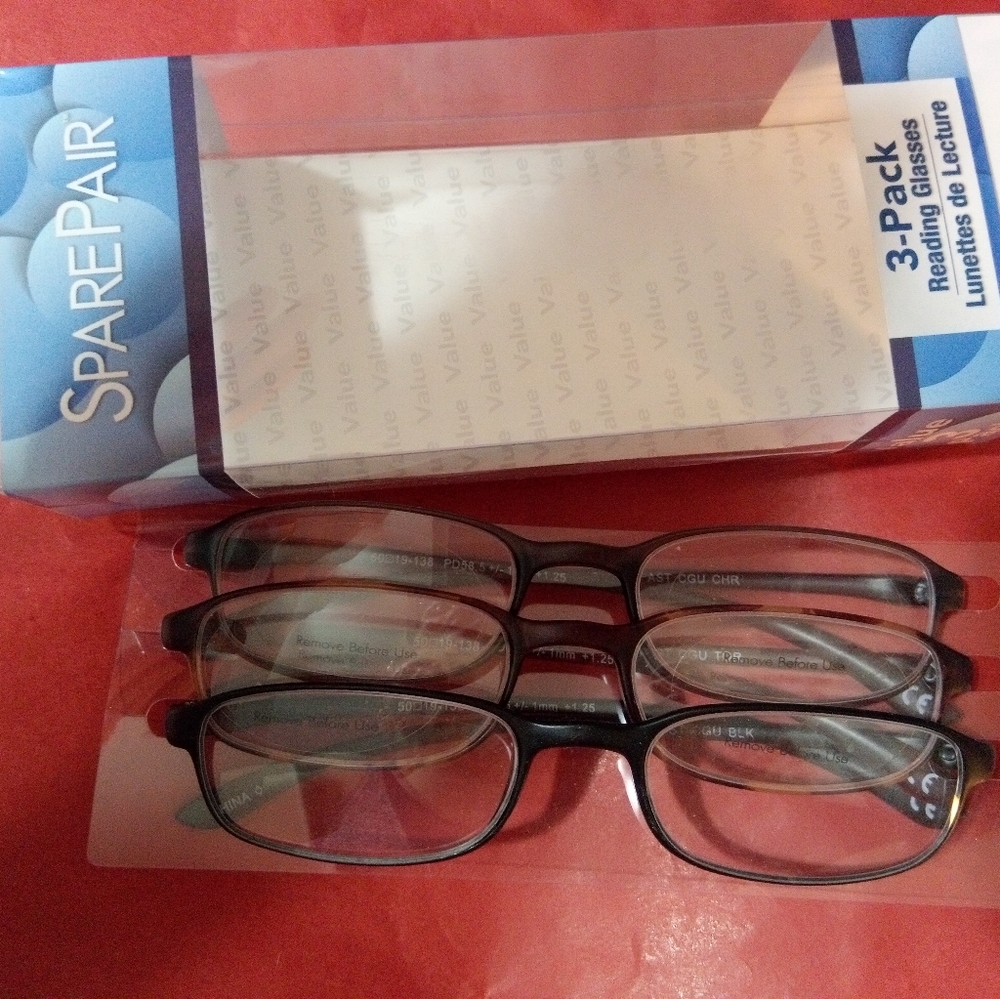🆕 3 pack of reading 👓,+1.25 (all 3 the same)